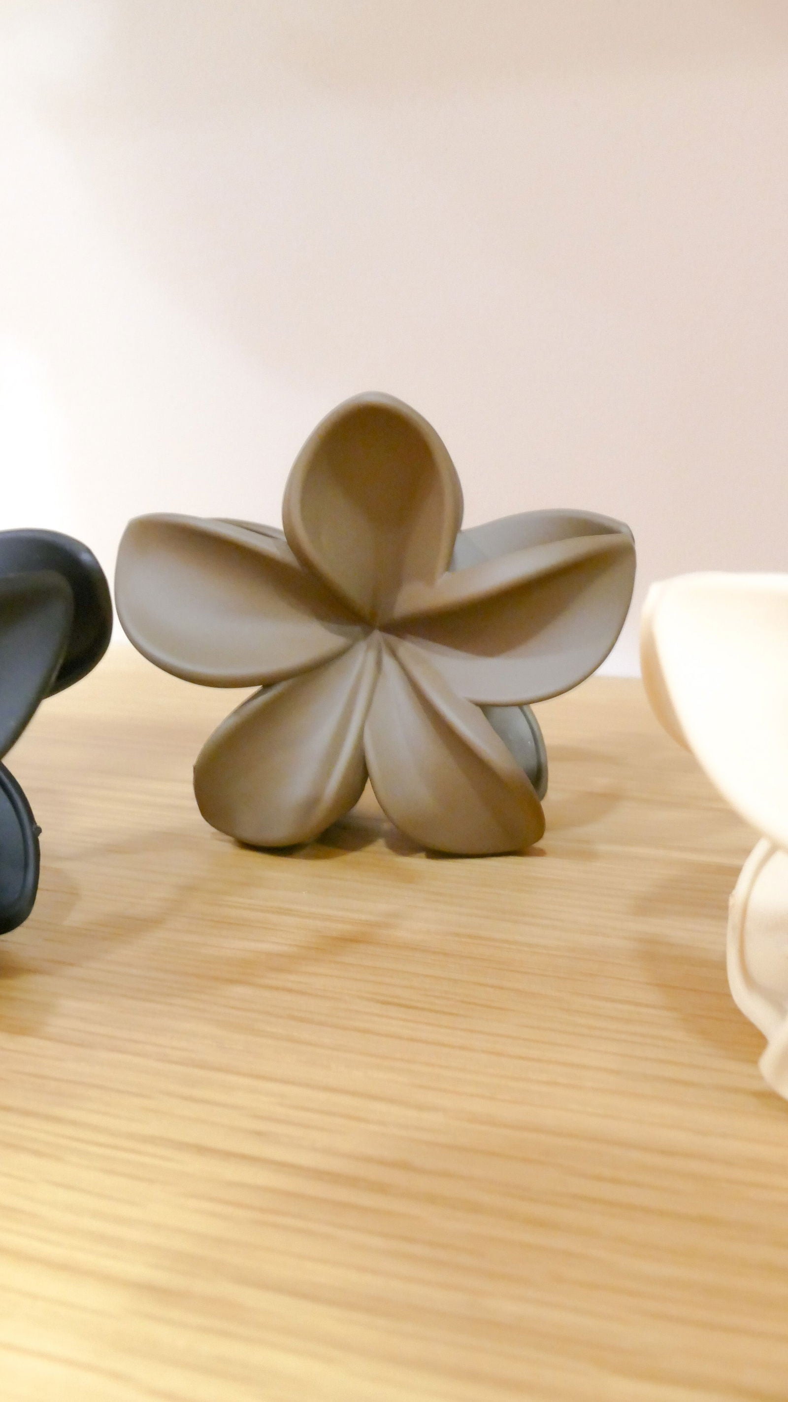 Pince fleurs tiaré - Atelier 628