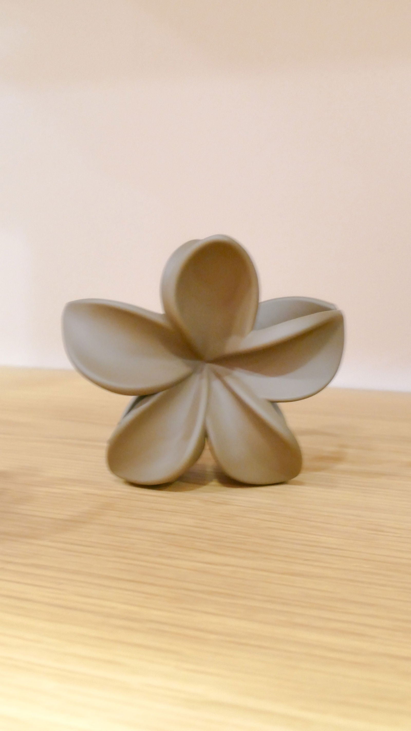 Pince fleurs tiaré - Atelier 628